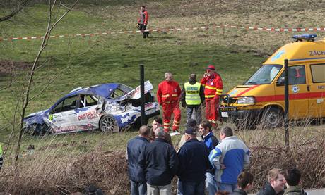 Nehoda na Valaské rallye. Závodní auto usmrtilo ti lidi. (28. bezna 2009)