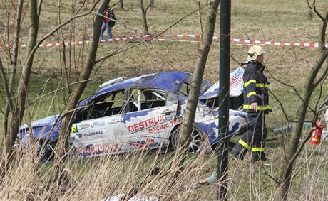 Závodní auto usmrtilo pi nehod na Valaské rallye ti lidi.