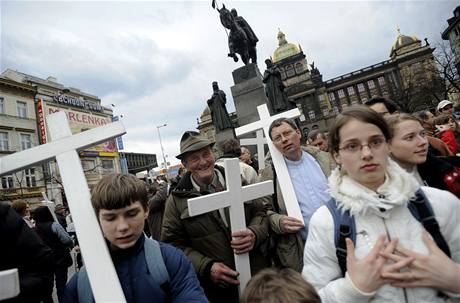 Centrem Prahy proel Pochod za ivot. Asi tiscovka astnk protestovala proti potratm. (28. bezna 2009)