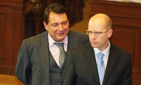 Jií Paroubek a Bohuslav Sobotka ve Snmovn (24. bezna 2009)
