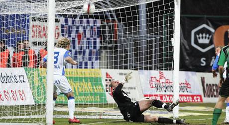 GÓL V OSTRAVSKÉ BRANCE. Ostravtí fotbalisté na jae vyhráli jen jednou. V jejich zápasech byly astji vidny tyto obrázky