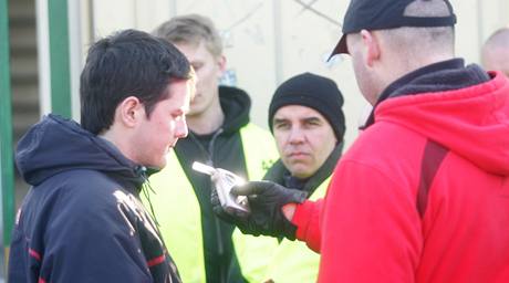 DECHOVÁ ZKOUKA. Reportér MFDNES Michal Veli pi vstupu na utkání Píbram  Ostrava.