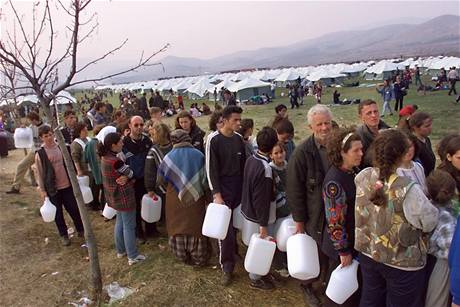 Uprchlick tbor v Brazde pro tisce obyvatel Kosova vybudovalo NATO