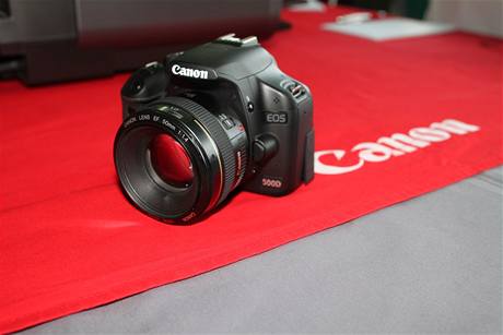 Takto vypadá nový Canon EOS 500D vyfocený jediným druhým dostupným předprodukčním 500D v ČR