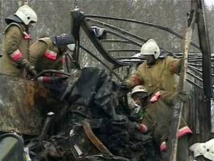 estadvaceti lidem u záchranái po nehod autobusu nemohli pomoci. Ilustraní foto