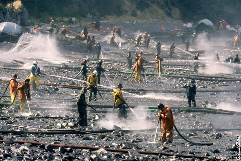 Havárie ropného tankeru Exxon Valdez u Aljaky v beznu 1989