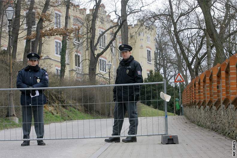 V zámku Hluboká nad Vltavou a jeho okolí vrcholí pípravy na summit ministr zahranií evropské sedmadvacítky