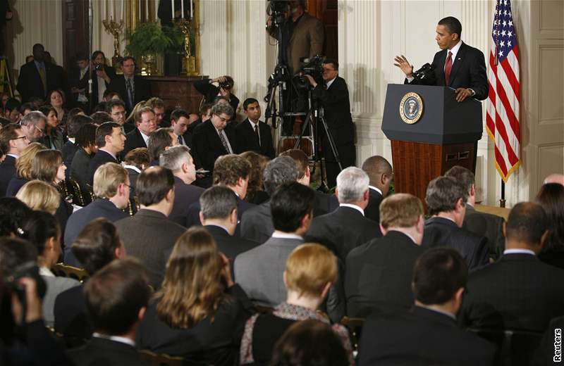 Barack Obama hovoí na tiskové konferenci v Bílém dom (24. bezen 2009)