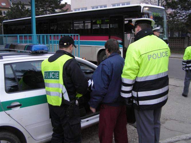 Policejní kontroly idi autobus na Hodonínsku