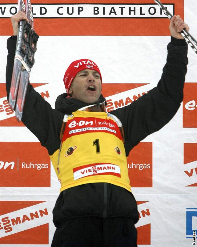 Vítz závodu SP v Trondheimu Ole Einar Björndalen