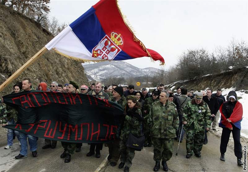 Srbtí armádní záloníci si pipomínají 10. výroí od bombardování bývalé Jugoslávie silami NATO (24. bezna 2009)