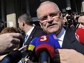 Ivan Ga�parovi� zvít�zil v prvním kole prezidentských voleb na Slovensku.