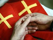 Česko musí platit ženě za údajné sexuální napadení knězem, rozhodl Evropský soud