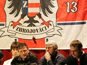 Beseda fanou�k� s hrá�i, trenérem a majitelem 1. FC Brno