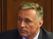 Premiér Mirek Topolánek poté, co Sn�movna vyslovila jeho vlád� ned�v�ru (24. b�ezna 2009)