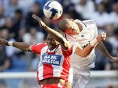 Real Madrid - Almeria: domácí Pepe (vpravo) vs. Kalu Uche