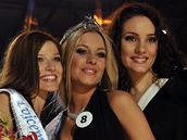 Slovenská Miss Universe Denisa Mendrejová (uprosted), první vicemiss Lea indlerová (vlevo) a druhá vicemiss Marcela evíková