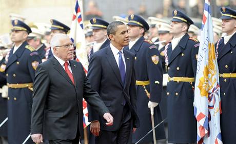 Václav Klaus vítá Bracka Obamu na Hrad (5. dubna 2009)