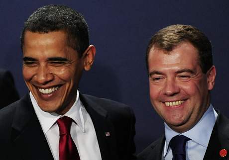 Prezidenti Barack Obama a Dmitrij Medvedv bhem londnskho summitu G20 (2. dubna 2009)