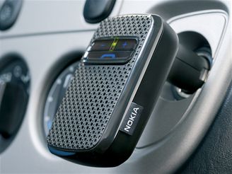 Handsfree do auta už je levnější než pokuta - iDNES.cz