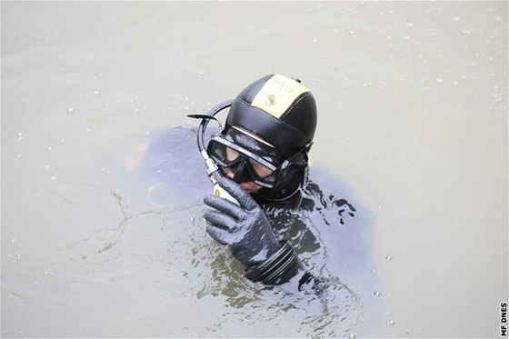 Potápi kradli cenné pedmty z potopeného parníku Dubrovnik. Ilustraní foto.