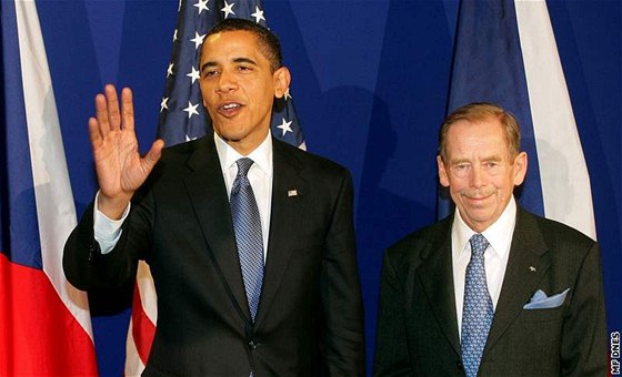 Václav Havel se s Barackem Obamou setkal pi jeho návtv Prahy, nyní doufá, e Bílý dm vyslyí jeho varování.