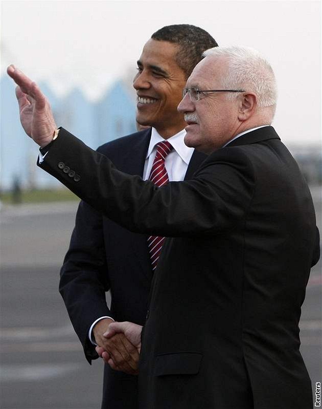 Barack Obama a Václav Klaus pi píletu amerického prezidenta na letit v Ruzyni
