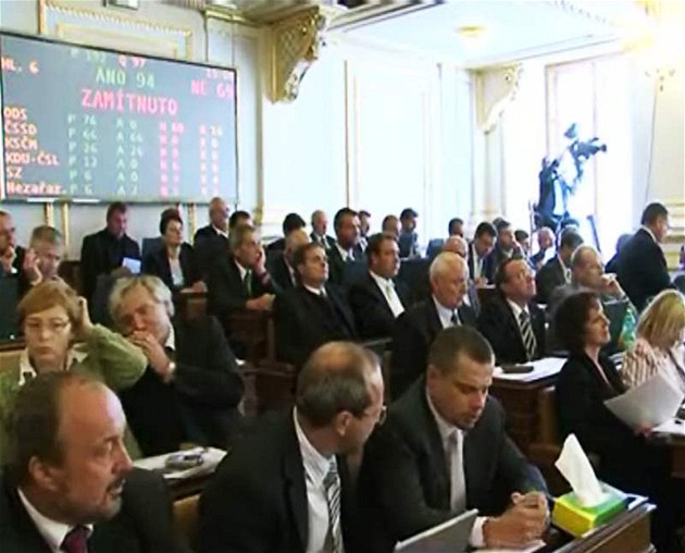 Poslanci �p�ilepili� k atomové novele tresty za pytláctví a útoky laserem na letadla. Ilustra�ní foto