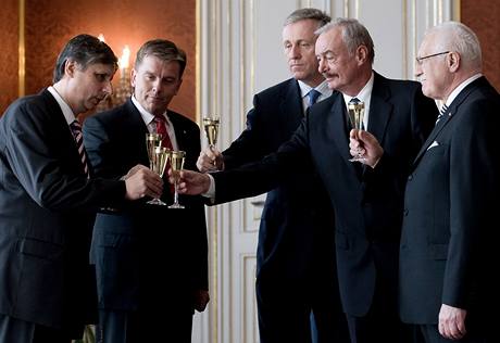 Prezident Vclav Klaus dnes jmenoval Jana Fischera novm premirem  (9. dubna 2009)