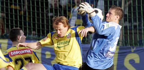 Richard Dostálek v utkání proti Teplicím. Vera jeho Zlín vybojoval bod v Olomouci.