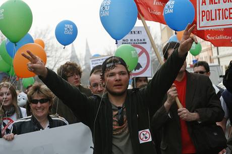 Protesty v Praze proti americkmu radaru v Brdech. (5. dubna 2009)