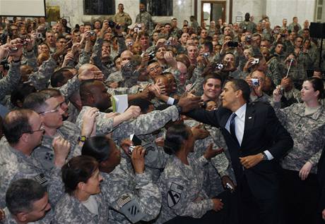 Barack Obama pi setkn s americkmi vojky v Irku