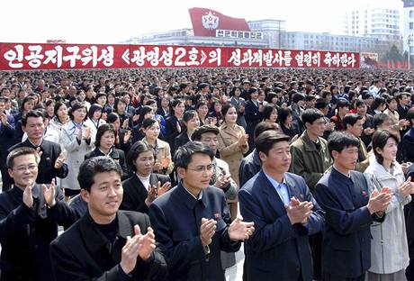 Tisce Severokorejc oslavily odplen rakety