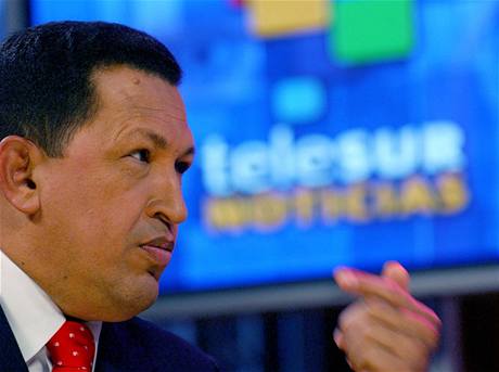 Hugo Chávez, který je díky rozpotu naditému donedávna vysokými cenami venezuelské ropy hlavním mecenáem Telesuru, hýí aktivitou i na poli soukromých televizí.