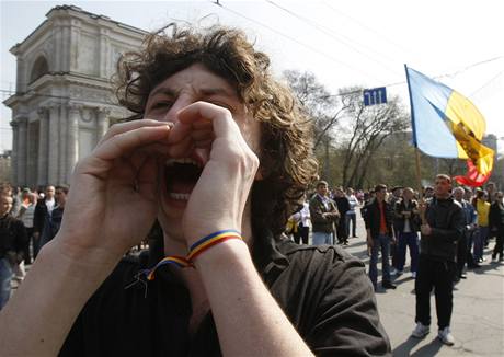 Protikomunistické demonstrace v moldavské metropoli (8. 4. 2009)