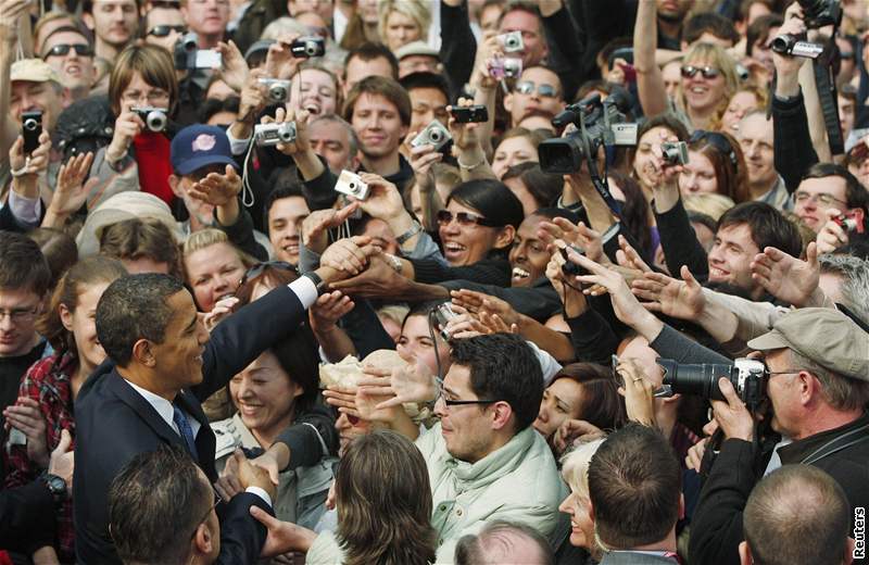 Americký prezident Barack Obama po projevu na praském Hradanském námstí (5. dubna 2009)