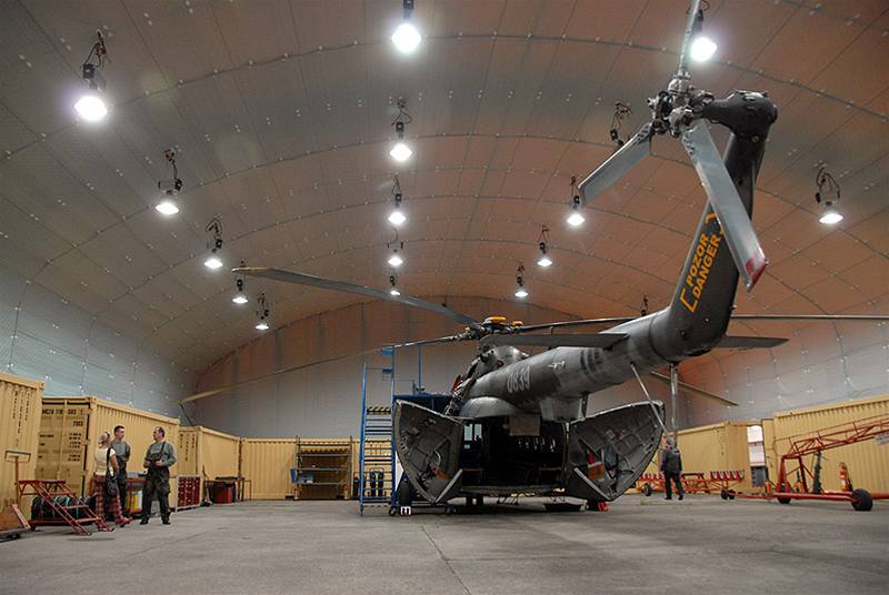 Mobilní hala pro opravy vrtulník