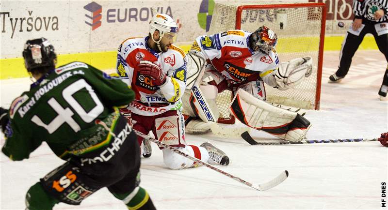 Druhý zápas finále play off hokejové extraligy Energie Karlovy Vary - Slavia Praha.