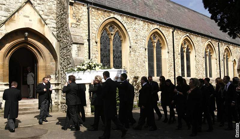 Smutení obad se konal v kostele svatého Jana na východolondýnském pedmstí Buckhurst Hill