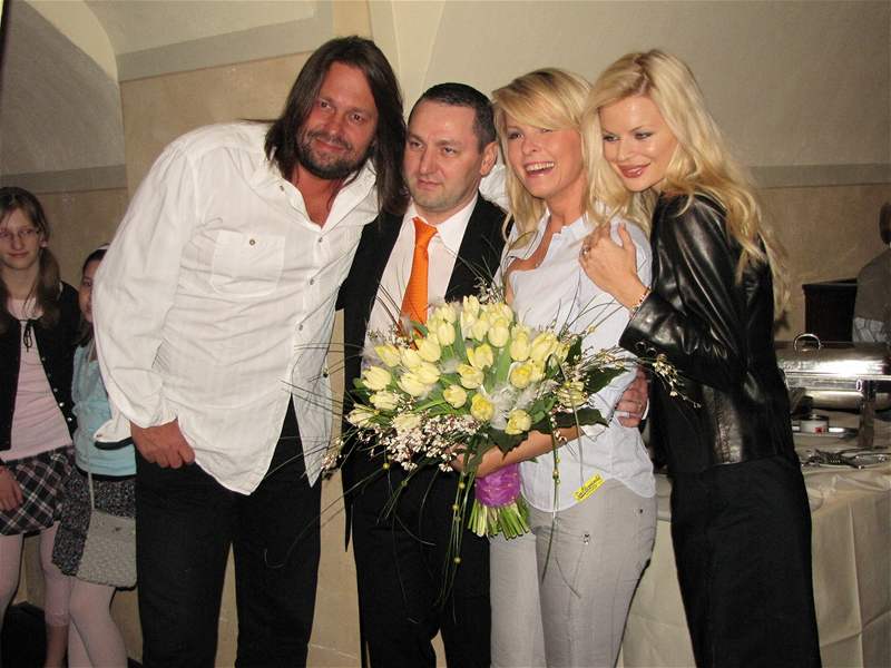 Iveta Bartoová s rodinou a páteli oslavila 43. narozeniny na Slovensku  