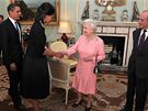 Britská královna Albta II. s manelem princem Filipem dnes pijala Baracka Obamu s první dámou Michelle. (1. duben 2009)