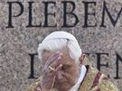 Pape Benedikt XIV. se pomodlil za obti tragického zemtesení ve stední Itálii (6. dubna 2009)