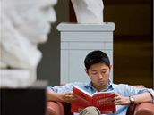Na amerických univerzitách jsou v�ude Asijci, p�edev�ím �í�ané a Indové, tak jako v prvním století p�ed na�ím letopo�tem �ímané v Aténách.