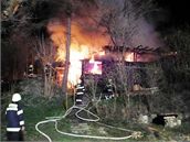 Po�ár chaty v Lu�in� u Tvaro�né Lhoty