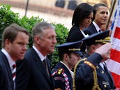 Barack Obama s manelkou Michelle na Hrad vedle Mirka Topolnka a Martina Burska (5. dubna 2009)
