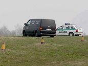 Para�utista nezvládl p�istávací manévr, dopadl na hlavu. (5. dubna 2009)
