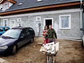 Domky v anglickém stylu musí být kompletn� hotové do �ervna