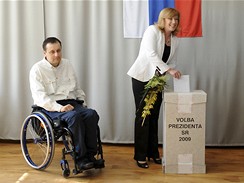 Iveta Radiov s ptelem Janem Riapoem bhem 2. kola slovenskch prezidentskch voleb
