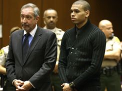 Rihanna, Chris Brown u soudu
