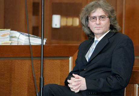 Bohumil Kulnsk  u soudu v Hradci Krlov (23.4.2008)
